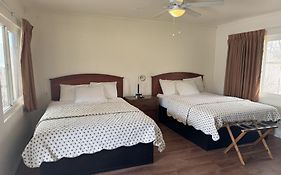 Lakeshore Lodge